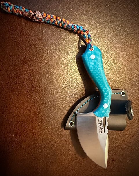 Cudeman Pyrana pocket knife with custom paracord lanyard and Spartan helmet bead